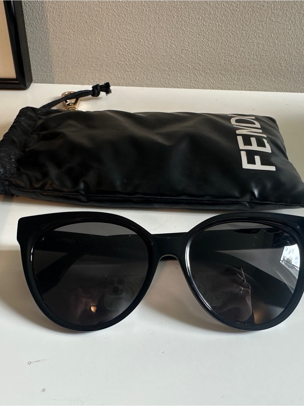 Fendi Black Women's Oversized Round-Edge Sunglasses